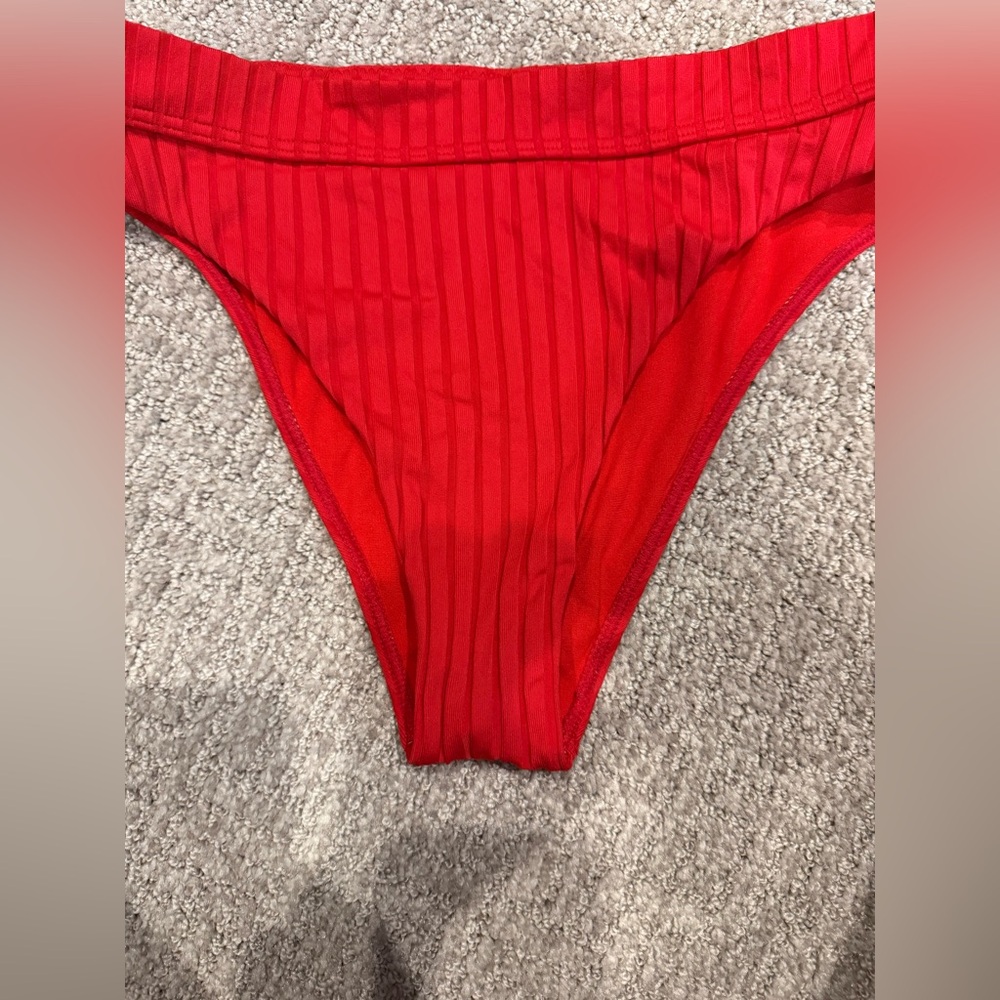 Billabong Red Ribbed Triangle Bikini - Picture 2 of 6